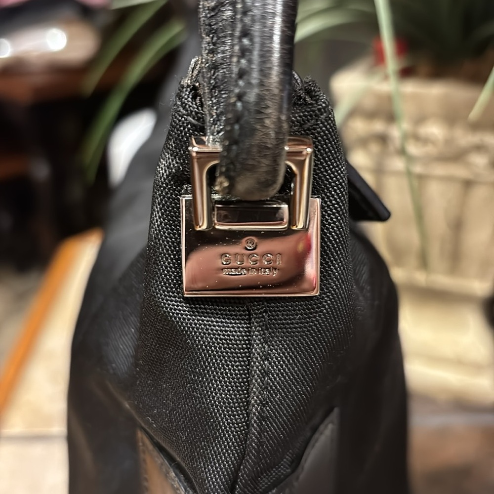 Gucci black nylon/leather shoulder bag with COA - Picture 2 of 9